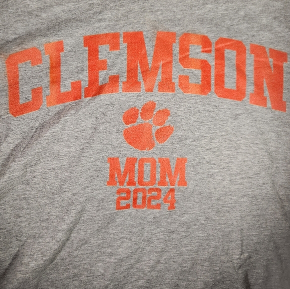 NWOT Women's Clemson Mom 2024 V-neck T-shirt - Picture 2 of 4